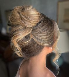 30 Gorgeous Bridesmaid Hairstyles That Will Elevate Your Look