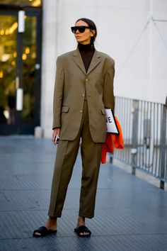 The Fashion Crowd Was All About Mustard Yellow on Day 3 of Paris Fashion Week | Fashionista Streetwear Outfit Ideas, Fur Slippers, Best Street Style, Street Style Inspiration, Fall Street Style, Cool Street Fashion