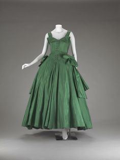 1954, France  Silk taffeta evening dress by Christian Dior  Indianapolis Museum of Art Jeanne Lanvin, French Fashion Designers, Silk Taffeta, Vestidos Vintage