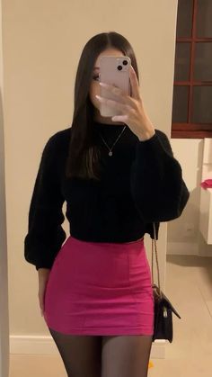 Skirt Pink Outfit, Ootd Frio, Outfits Fresas, Flipagram Instagram, Latina Fashion Outfits, Dressy Casual Outfits, Winter Fashion Outfits Casual, Looks Party, Outfit Inspo Casual