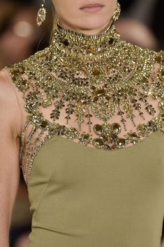 Ralph Lauren Spring 2015, Green Embroidery, Dress With Embroidery, Runway Details, فستان سهرة, Vestidos Vintage, Beaded Top, Ralph Lauren Dress