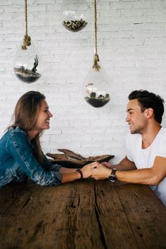 Being in love is great and all, but what you really need for a lasting, healthy relationship is a solid, compatible partner. Here, experts share 15 things that happy, thriving couples have in common. Healthy Partner, Feng Shui Floor Plan, Feng Shui For Money, Apartment Decorating, Color Pairing, Flirting Quotes, Relationship Tips, Healthy Relationships, Feng Shui