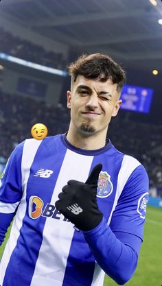 a soccer player is giving the thumbs up sign