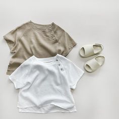 This adorable short-sleeved solid tee is perfect for keeping your little one cool and comfortable all summer long. Made from soft, breathable cotton, it's the perfect addition to their summer wardrobe. The simple design is sure to go with anything, and the O-neck collar makes it easy for them to wear and take off. Features: Short sleeves Summer season Solid pattern Cotton material Tee item type Unisex gender True to size fit O-neck collar Regular clothing length Stylish Boy Clothes, Baby Boy Dress, Boys Summer Outfits, Childrens Dress, Stylish Boys, Boys Casual, Accessories Jacket, Clothing Size Chart, Solid Pattern