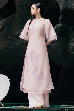 Elevate your style with our Ao Dai. This exquisite garment boasts an A-line silhouette and delicate cut-out detailing crafted from premium organza. Perfect for special occasions, its floor-length design adds drama and elegance. Make a statement and exude luxury with every step. Length: 115cm-115cm-117cm (S/M/L), Pants: 104cm-105cm-105cm (S/M/L) Modern Ao Dai, Asian Style Dress, Prom Dress Inspo, Traditional Outfit, Mean Blvd, Organza Fabric, Traditional Clothing, Event Dresses, Modest Dresses