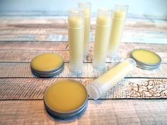 This post may contain affiliate links and we will earn a small commission if you make a purchase through these links.How to make lip balm at home with natural ingredients, including beeswax, shea butter and essential oils (with NO coconut oil). Lip balm is one of my favorite beauty DIYs because it always turns out so wonderful! Yes, you can purchase natural and organic lip balm for inexpensive, but you can make it for even cheaper.Plus, homemade lip balm can be customized however you… Peppermint Doterra, Vegan Lip Balm Recipe, Homemade Coffee Scrub, Homemade Lip Balm Recipe, Lotion Bars Diy, Diy Lip Balm Recipes, Lotion Bars Recipe, Coffee Scrub Diy, Coconut Lip Balm