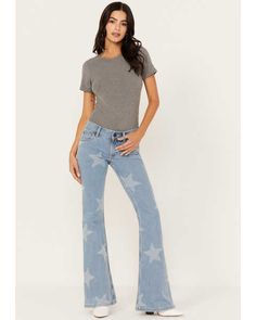 Wrangler Retro Women's Light Wash Mid Rise Star Print Mae Flare Jeans Stars Jeans, Wrangler Jeans Women's, Super Flare Jeans, Flare Denim Jeans, Flare Pant, Blue And White Style, Festival Tops, Flare Leg Jeans, Star Jeans