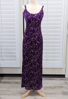 A stunning dress to add to your wardrobe. Highlighting impeccable workmanship and detail. Would be amazing for the holidays! (Most accurate color is photo #3). * Floral design with low neckline  * The color is gorgeous!  * Dress is lined and cut on the bias  * Lots of stretch * Sleeveless with straps * Full length * One Owner, smoke-free home   * CONDITION: Excellent:  No rips, tears or stains. DESIGNER:  Linda Harris  SIZE:  Small - Medium YEAR:  1990's   FABRIC:  100 % Silk velvet, French lace Purple Velvet Dress, Old Outfits, Outfit Plan, Low Neckline, Lace Silk, Purple Velvet, French Lace, Silk Velvet, Stunning Dresses