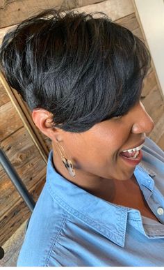 Short Hair One Side Longer, Natural Short Hair, Haircut Options, Short Asymmetrical Haircut, Asymmetrical Haircuts, Short Black Haircuts, Skirts Design, Diva Hair