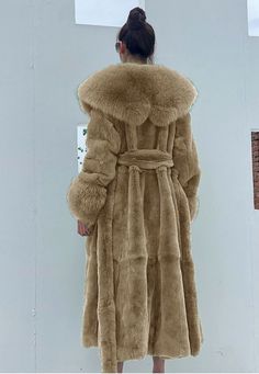 Winter Faux Fur Coat, Long Winter Coats Women, Fall Coats, Long Faux Fur Coat, Womens Faux Fur Coat, Cool Coats, Chic Dress Classy, Winter Fashion Coats, African Fashion Modern