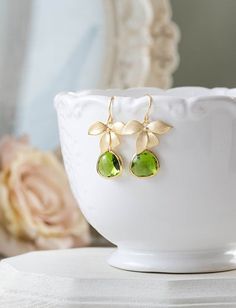 Peridot Green Earrings, August Birthstone Jewelry, August Birthday Gift, Gold Orchid Flower Earrings Green Wedding Earrings, Bridesmaif gift Pantone Trends, Makeup Kit For Kids, Gold Orchid, Gold Filigree Earrings, Sweet Earrings, Peridot Green, August Birthstone Jewelry, Flower Green, Jewelry Bridesmaid