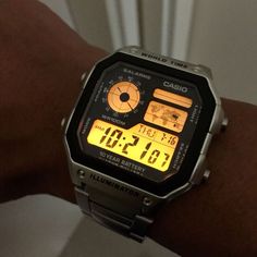 Vintage Futuristic, Futuristic Watches, Casio Vintage Watch, Casio Vintage, Fancy Watches, Retro Gadgets, Retro Watches, Amazing Watches, Digital Clock