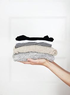 What Is A Capsule Wardrobe? // The Good Trade // #capsule #capsulewardrobe #minimalism #minimalist #ethicalfashion #sustainablefashion #ecofashion #ethical #sustainable #clothing #clothes #brand Chic Minimalista, Minimalist Closet, Minimal Wardrobe, Quoi Porter, Wardrobe Closet, Minimalist Wardrobe, Zuhair Murad, Minimalist Lifestyle, Marchesa