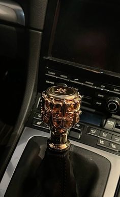 the interior of a car with an automatic gear knob and radio in the center console