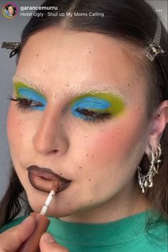 Trendy Makeup Looks, Fake Freckles, Colored Mascara, Makeup Colorful, Makeup Portfolio, Makeup Nails Art, Work Makeup