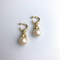 Vintage 80s gold tone earrings with faux pearl beads. There is a mark on one of them and some minor wear throughout. Otherwise good shape. (478) 80s Items, 50s Jewelry, 80s Accessories, 90s Earrings, 80s Jewelry, 80s Earrings, Formal Earrings, Thrift Inspo, Karate Kid