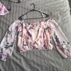 This Photo Doesn't Do The Color Justice. This Top Is A Beautiful Baby Pink With A Floral Pattern. Elastic Band At The Bottom And Top. Free Crop Tops, White Flowy Top, Nude Tops, Long Sleeve Layer, Neutral Tops, Satin Long Sleeve, Front Tie Shirt, Animal Print Blouse, Yellow Blouse