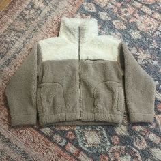 Size Medium, Never Worn White Sherpa Outerwear For Outdoor, Cream Fleece Jacket For Winter, Cream Outerwear With Fleece Lining For Cold Weather, Casual White Sherpa Outerwear, Cozy Fit White Outerwear For Fall, Cream Fleece Outerwear With Fleece Lining, Cream Fleece Outerwear For Cold Weather, White Cozy Fit Winter Outerwear, Cozy Fit White Winter Outerwear