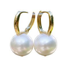 This is a pair rare size freshwater pearl earring. The pearl's size is approx.12.5mm. The pearl is seedless freshwater pearl, round and with good luster. Always, in order to have the seedless freshwater pearls at this size, the Framers will farm the oyster in water for more than 10 years. 10 years, it is really a long history to the oyster. Even 10 years old, the oyster always can produce the pearl at the size about 11-12mm. So, any pearls with round shape at size more than 12mm is very precious All The Best Wishes, Earring Dangle, Freshwater Pearls Earrings, Long History, Pearl Earring, White Freshwater Pearl, Water Pearls, Jewelry Business, Pearl Size