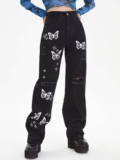 Bleach Wash Butterfly Jeans with Ripped Detail #fashion #boho #fresh #BohoChic #popular #pomonaandpeach #NewArrivals Ripped Jeans Women, High Rise Black Jeans, Streetwear Jeans, Middle Age Fashion, Straight Leg Trousers, Jeans Women, Butterfly Print, Vintage Jeans, Ripped Jeans