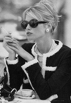 Moda primavera estate 2019: la giacca Chanel, un classico del guardaroba – no time for style To Dress, At Work, What To, Moda Chanel, Mode Chanel, Inspired By, Man Ray, Classic Wardrobe