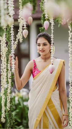 Kerala Christian Wedding, Christian Bride, Set Saree, Antique Jewellery Designs, Wedding Traditions, Bride Portrait, Christian Wedding, Antique Jewellery, Saree Collection