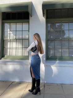 Jean Skirt Tall Boots Outfit, Boots With Maxi Skirt, Jean Skirt And Boots Outfit, Skirt And Ankle Boots Outfit, Maxi Skirt With Boots, Skirt With Combat Boots, Midi Skirt Boots, Denim Maxi Skirt Outfit, Skirt Outfits With Boots