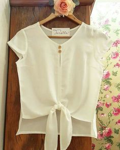 White Blouse, Ladies Tops Fashion, Blouse Styles, Fashion Tops, African Fashion, Blouse Designs, Spring Outfits, Sleeveless Top