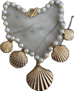 Shell-shaped Pearl Chain Jewelry, Gold Shell Pearl Chain Jewelry, Gold Shell Jewelry With Pearl Chain, Gold Pearl Shell Necklace With Pearl Drop, Shell-shaped Pearl Charm Necklace, Gold Shell Pearl Jewelry, Gold Pearl Shell-shaped Jewelry, Elegant Gold Shell With Lobster Clasp, Shell-shaped Pearl Charm Necklaces