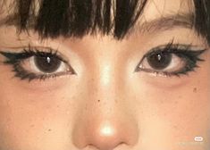 save + follow .𖥔 ݁ ˖ Peach Blossom Eye Shape, Hua Dian Makeup, Japanese Makeup On Western Features, Hooded Droopy Eye Makeup, Makeup For Baby Face, Sleep Eye Makeup, Make Up For Round Eyes, Fishtail Eyeliner, Makeup To Make Eyes Look Bigger