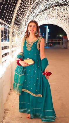 Fashion Forward Eid: The Most Beautiful and Trendsetting Dresses Velvet Dress Styles, Latest Velvet Dresses, Afghani Clothes, Shadi Dresses, Heavy Dresses, Bridal Dresses Pakistan, Pakistani Wedding Outfits