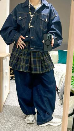 Work Pants Outfit Aesthetic, Demin On Denim Outfit, Afro Punk Outfits, Streetstyle Fashion, Where To Shop, Blue Fits, Plant Pattern, Streetwear Fashion Women, Shopping Tips