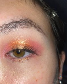 Subtle Orange Makeup, Pink Orange Makeup Look, Pink Orange Eye Makeup, Orange And Pink Makeup Looks, Simple Colourful Makeup, Fun Eyeshadow Looks Easy, Orange Eye Makeup Soft, Pink Orange Eyeshadow, Orange And Pink Makeup