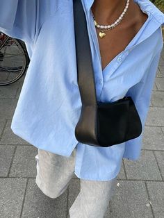 Buissnes Casual Outfits Aesthetic, Black Bag Outfit Summer, Spring 2024 Fashion Outfits, Outfit With Handbag, Summer Clean Outfits, Outfits With Handbags, Spring Outfits 2024 Trends, Scandi Summer Outfit, Southern Chic Outfits