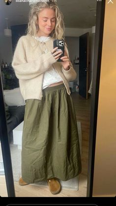 Maxi Dresses Winter, Cute Art Teacher Outfits, Scandinavian Dress Style, Comfy Cottagecore Outfits, Homestead Fashion, Style Surf, Autumn Fits, Thrifted Outfits, Fall Fits