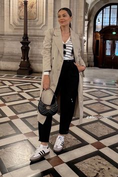 Trent Coat, Eurotrip Outfits, Look Paris, Comfy Casual Outfits, London Outfit, Moda Paris, Stylish Work Outfits