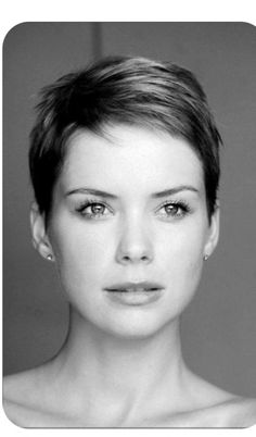 Cute Short Haircuts, Short Hair Pixie Cuts, Short Grey Hair, Super Short Hair, Edgy Short Hair, Short Choppy Hair, Very Short Hair, Girl Haircuts, Short Bob Haircuts