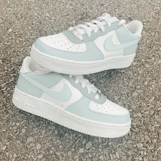 Girls Shoes Teenage, Cute Nike Outfits, Nike Shoes Girls, Nike Fashion Shoes, Jordan Shoes Girls, Jordan Shoes Retro, All Nike Shoes