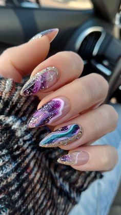 Discover 26 stunning geode nail art designs that will add a touch of luxury to your nails. From vibrant colors to sparkling accents, these designs are sure to impress. Bonnaroo Nails, Boho Nail Art, Geode Nail Art, Astrology Nails, Deluxe Nails, Real Nails, Boho Nails, Purple Nail Art, Space Nails