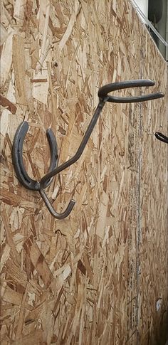 Wall Hooks Entryway, Entryway Decor Wall, Western Nursery Decor, Cowboy Hat Holder, Horseshoe Cowboy, Diy Hat Rack, Cowboy Hat Rack, Western Nursery, Horseshoe Crafts Projects