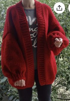 Christmas party outfit ideas red chunky open sweater cardigan Cheap Burgundy Sweater For Winter, Pola Kardigan, Dik Vest, Mode Hippie, Chunky Cardigan, Red Cardigan, Cardigan Outfits, Crochet Cardigan Pattern, Cardigan Pattern