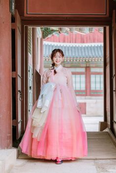 Korean Traditional Dress Royal, Korean Hanbok Modern, Hanbok Wedding Dress, Taehyung Girl Version, Korean Traditional Dress Hanbok, Hanbok Wedding, Hanbok Dress