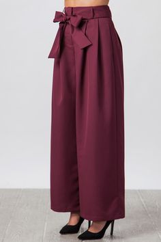 Burgundy Wide Leg Palazzo Pants with Fabric Waist Tie  These pants are perfect with a bodysuit and a cardigan! If you are not a fan of bodysuits, you can wear any top! If you can tuck in the top, it would show off the pretty bow or tie from the belt. Model is 5'9" tall, 34" Chest, 25" Waist and 35" Hips and wearing siz Wide Leg Tie Waist Pants Outfit, Pallazo Pants Outfit Ideas, Pallazo Outfit Palazzo, Pallazo Outfit, Pallazo Pants Outfit, Palazzo Trouser And Top, Burgundy Wide Leg Pants, Pallazo Pant, Palazzo Pants Pattern