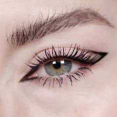 Eyeliner Trends, Eyeliner Cat, Winter Eyeshadow, Makeup Tip, Eyeliner Styles, Cat Eye Makeup