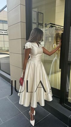 J U L A ® | 🚨New color alert 🚨 SHOP "SKARLA'S" new color now🤍 -Available online and in store📍 -Ready to deliver and ship✈️ | Instagram Dresses For Church Classy, Satin Dress Outfit, Prom Dresses V Neck, Short Satin Dress, White Dress Styles, 2piece Outfits, Dresses V Neck