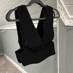 Beautiful Black Corset Top. Zip Up In Back. Black Crop Top With Built-in Bra For Evening, Black Crop Top With Built-in Bra For Night Out, Chic Black V-neck Crop Top, Black Crop Top With Built-in Bra For Party, Elegant Black Stretch Crop Top, Chic Black Stretch Crop Top, Chic Black Cropped Crop Top, Chic Black Crop Top For Date Night, Elegant Black Crop Top