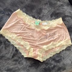 Nwot Mary Green Silk Gauze Hip Hugger Boyshorts With Lace Trim Lace Trim Shorts For Pajama Party, Short Length Lace Trim Shorts For Pajama Party, Mary Green, Farrah Fawcet, Gauze Fabric, Carrie Underwood, Silk Charmeuse, Green Silk, Boy Shorts