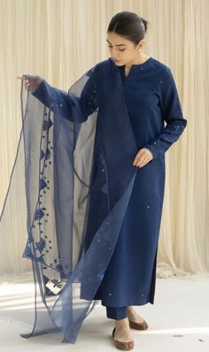 डिजाइनर कपड़े, Simple Dress Casual, Simple Kurta Designs, Desi Fashion Casual, Pakistani Fancy Dresses, Pakistani Dresses Casual, Pakistani Fashion Party Wear, Beautiful Pakistani Dresses, Salwar Kamiz