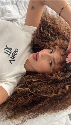 Selfie Curly Hair, Dyed Curly Hair, Curly Girl Method, Business Hairstyles, Long Curly Hair, Curly Girl