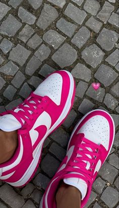 Dunk Rosa, Dunk Rose, Pink Dunks, Wallpaper Nike, Year Aesthetic, Pink Concert, Nike Shoes Women Fashion, Pink Nike Shoes